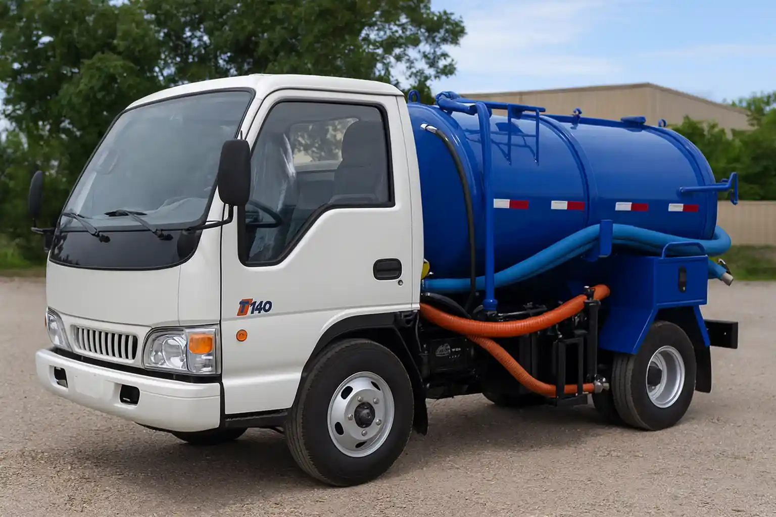 Caminhão da Desentupidora Urgente SP, uma oficina móvel equipada para atendimentos rápidos.
